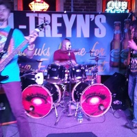 L-Treyns Bar, Кеокек, Айова
