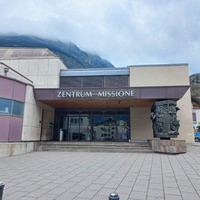 Zentrum Missione, Натерс