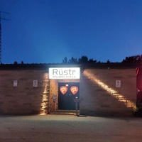 Rüstr Music Hall, Сарния