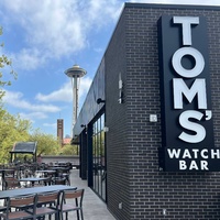 Toms Watch Bar - Climate Pledge Arena, Сиэтл, Вашингтон