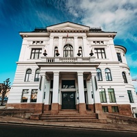 Festiviteten, Шиен