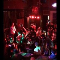 765 Old East Bar & Grill, Лондон