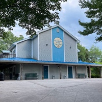Killarney Lake Rotary Centennial Lodge, Фредериктон