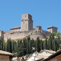 Piazzale Rocca Maggiore, Ассизи