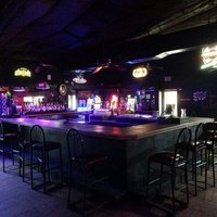 Neon Moon Restaurant & Social Club, Янтис, Техас