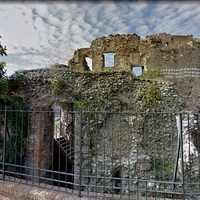 Roman Amphitheatre, Терни