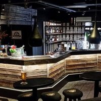 Ravintola Old Smuggler, Лието