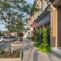 Downtown, Аксбридж