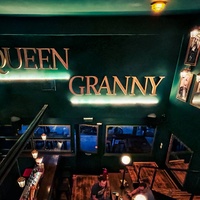 Queen Granny, Афины