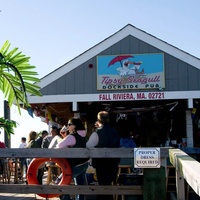 Tipsy Seagull Dockside Pub, Фолл-Ривер, Массачусетс