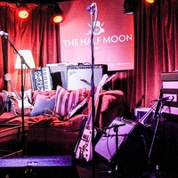 The Half Moon, Лондон