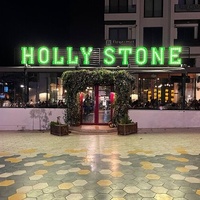 Holly Stone, Деницли