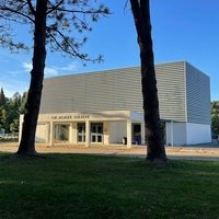 R E M Lee Theatre, Террас