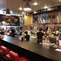 Grill 'em All, Алхамбра, Калифорния