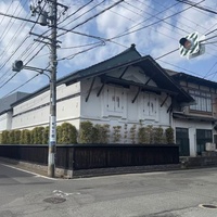 Loud Afection, Акита