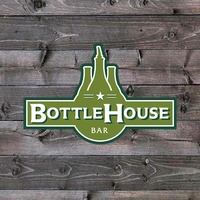 Bottle House Bar, Ривервью, Флорида