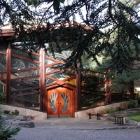 Universal Hall, Форрес