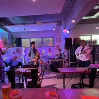 Le Cafe du Village, Париж