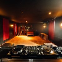 Décadanse, Нант