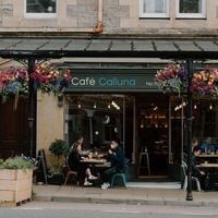 Cafe Calluna, Оммен