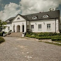 Dwór na Wichrowym Wzgórzu, Тарнобжег