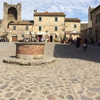 Piazza Roma, Monteriggioni