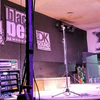 Black Pes, Прага