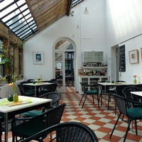 Das Glashaus, Холле