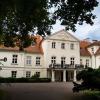 Palac pod Kampinosem, Лешно