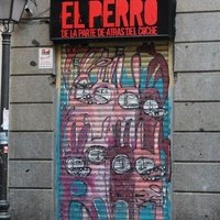El Perro de la Parte de Atrás del Coche, Мадрид