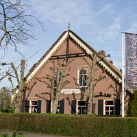 Boerderij de Middenhof, Ньювегейн