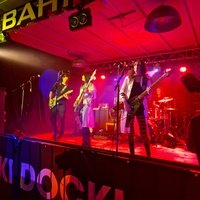 Rocki Docki Pub & Pizzeria, Флумс