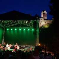 Amfiteátr, Локет