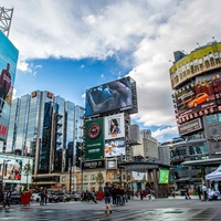 Yonge-Dundas Square, Торонто