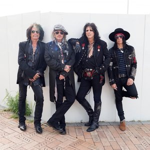 



  Концерт группы Hollywood Vampires 13.08.2023 в Вольфсбурге

